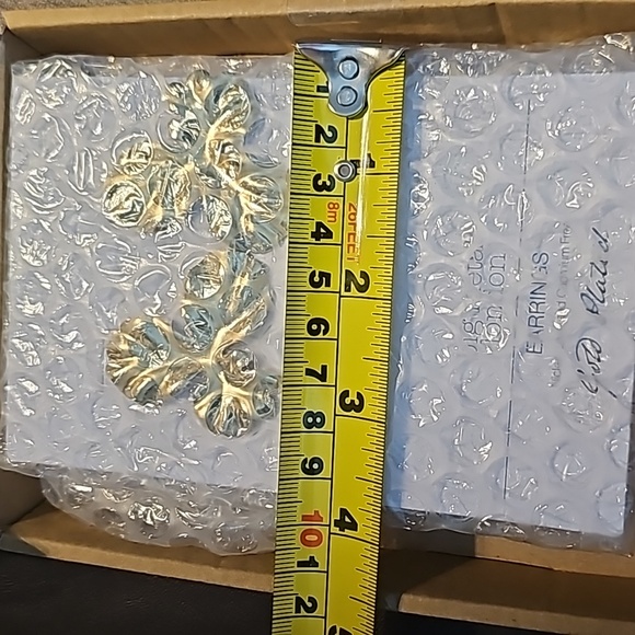 NWT gold plated clover leaf earrings Big Metal London Earrings, brand-new in box - Picture 8 of 12